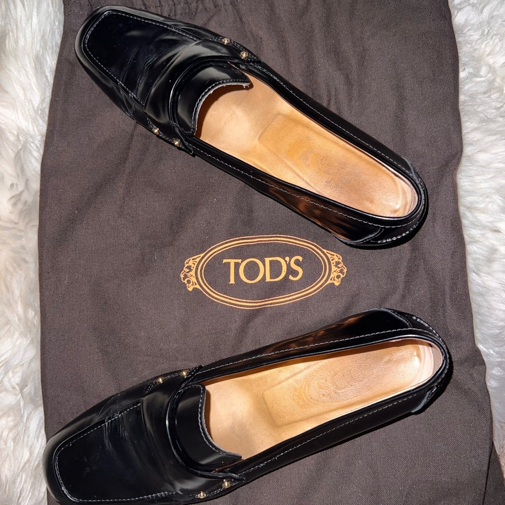 Tod’s black leather loafers size 7 women